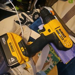 Dewalt 20v max Drill W/2 batteries