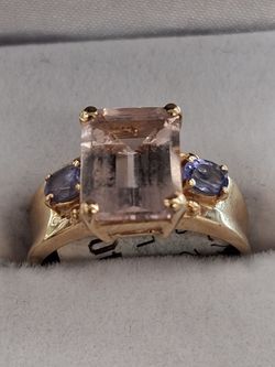 Yellow gold ring, 10k, 4.2g, pink purple stones, size: 8