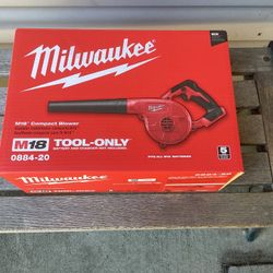 Milwaukee M18 18V Lithium-Ion Cordless Compact Blower .  Brand NEW.  Tool-Only . NUEVO .
