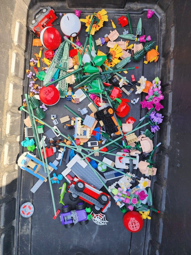 Loose Lego Toys Pieces in Van Nuys!!
