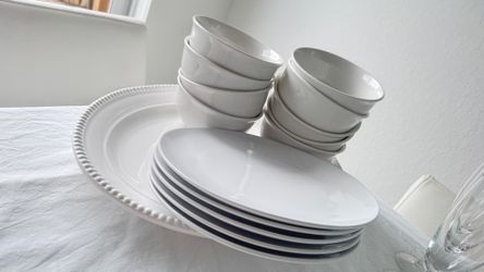 White Dinnerware Set