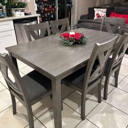 Basically NEW Dinning Table Set With 6 Chairs 