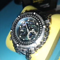 Invicta Gladiator Diamond Watch  See Pics.  Newer Battery. Extra Links Box/ Papers 