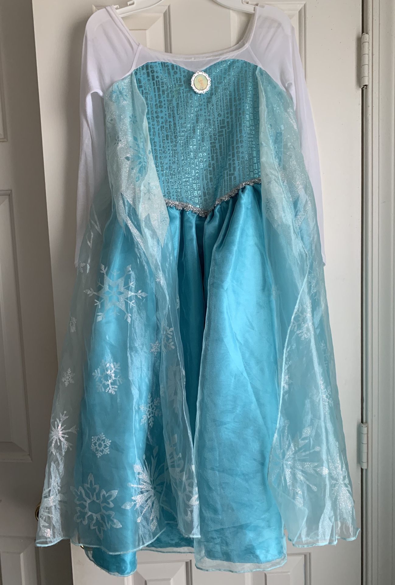 Kids Disney Frozen ( Elza Costume) Size M 7/8