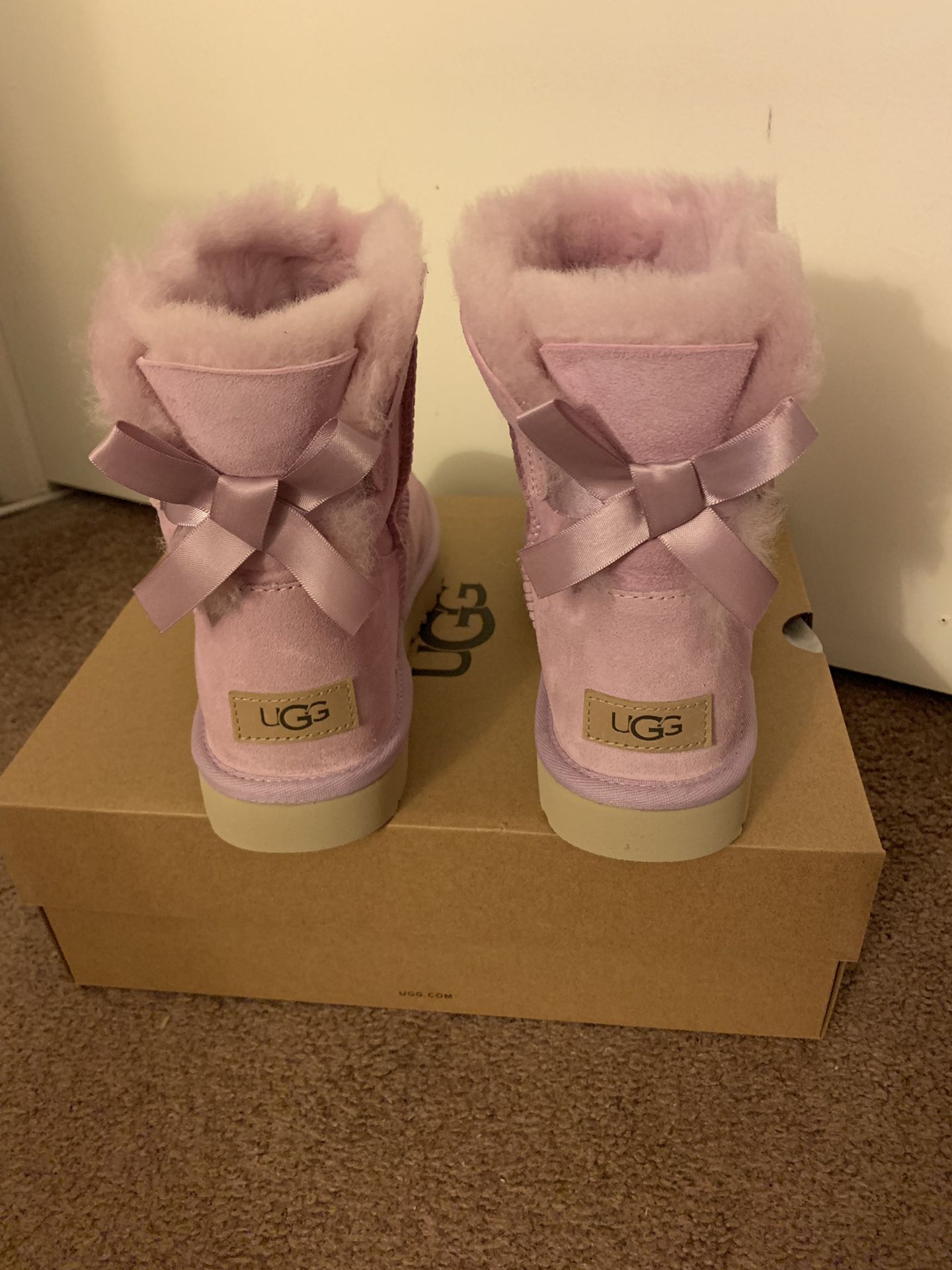 100% Authentic Brand New in Box UGG Mini Bailey Bow II Boots / Women size 7 and Women size 10 / Color: Aster Twinface
