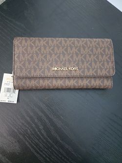 Michael Kors Jet Set Emmy Saffiano Leather Crossbody Bag for Women - With  Wallet for Sale in Bothell, WA - OfferUp