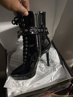 BHM SALE********$25. Size 9 High Heel Parent Leather boot.