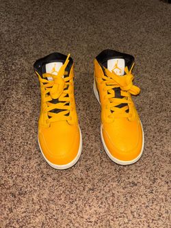 Air Jordan 1 Mid University Gold Black
