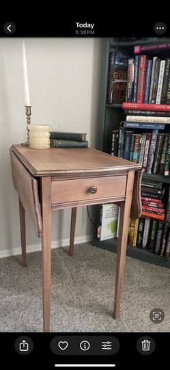 Beautiful Drop Leaf Side/ End Table