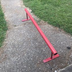Skate rail/grind rail