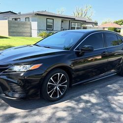 2019 Toyota Camry SE Black Edition, 1 Owner, Clean Title/No Accidents