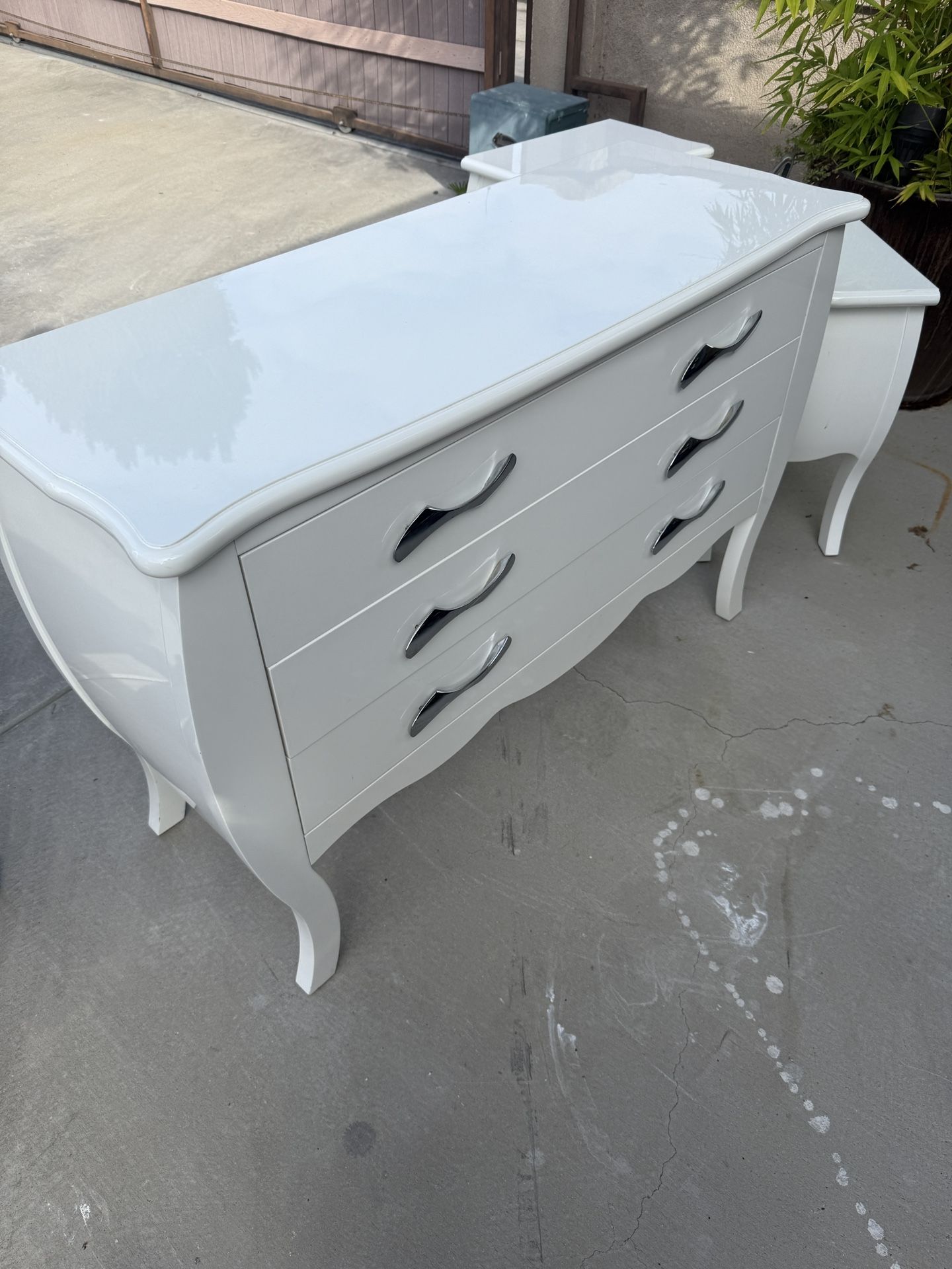 Dresser And Nightstands