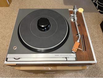Sony Servo-controlled Turntable