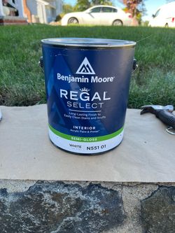 Benjamin Moore Regal Select White Semi-Gloss Paint, Gallon