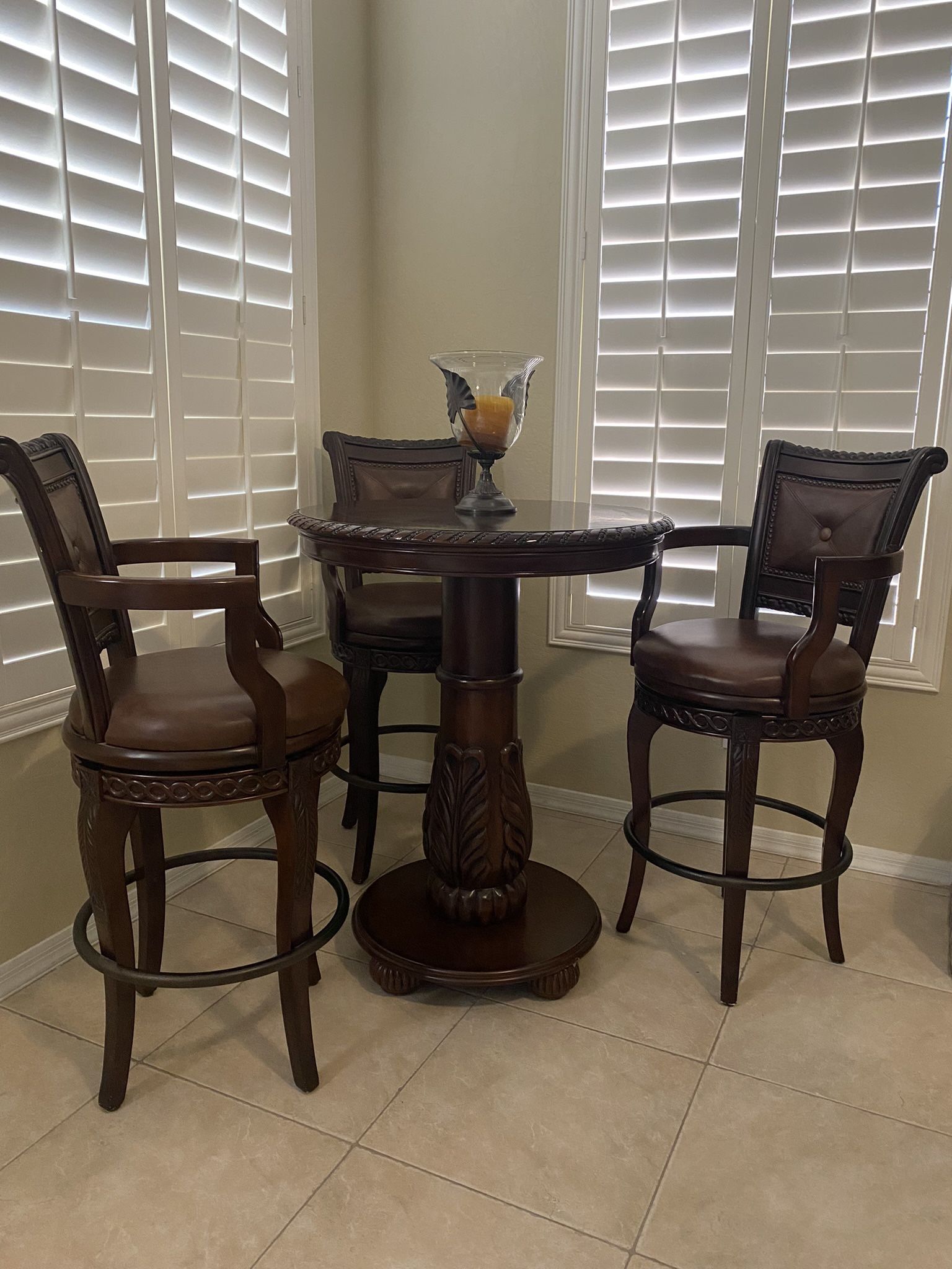 Pub / Bar Table & Stools
