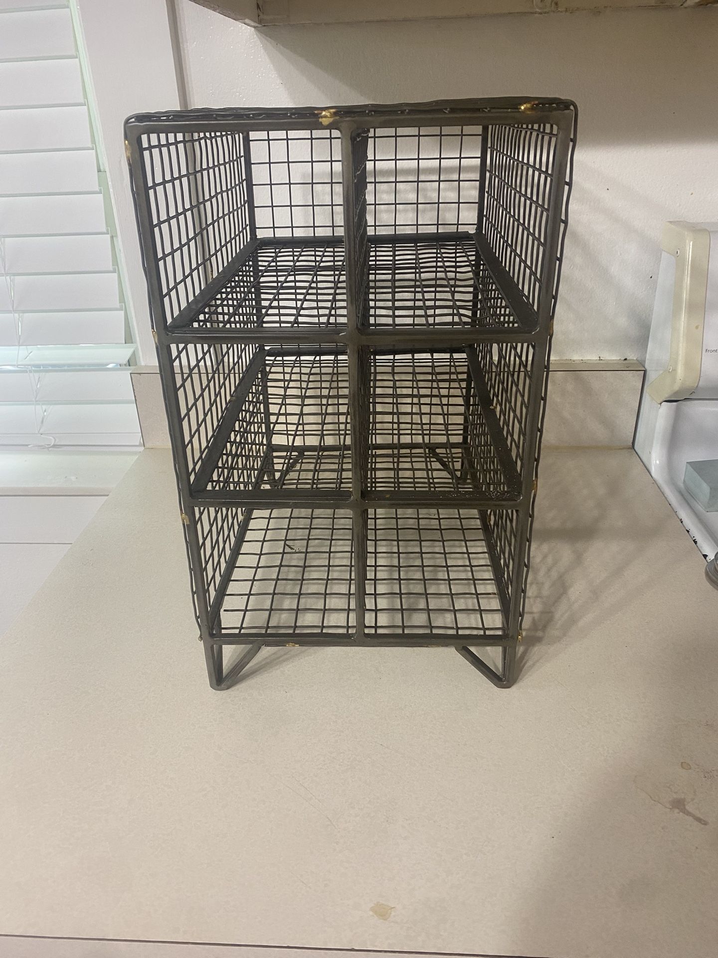 Six-bottle Wire Wine Rack