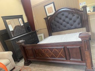 King bed with mattress 🦖