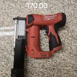 Milwaukee M12 Pin Nailer (23 G)