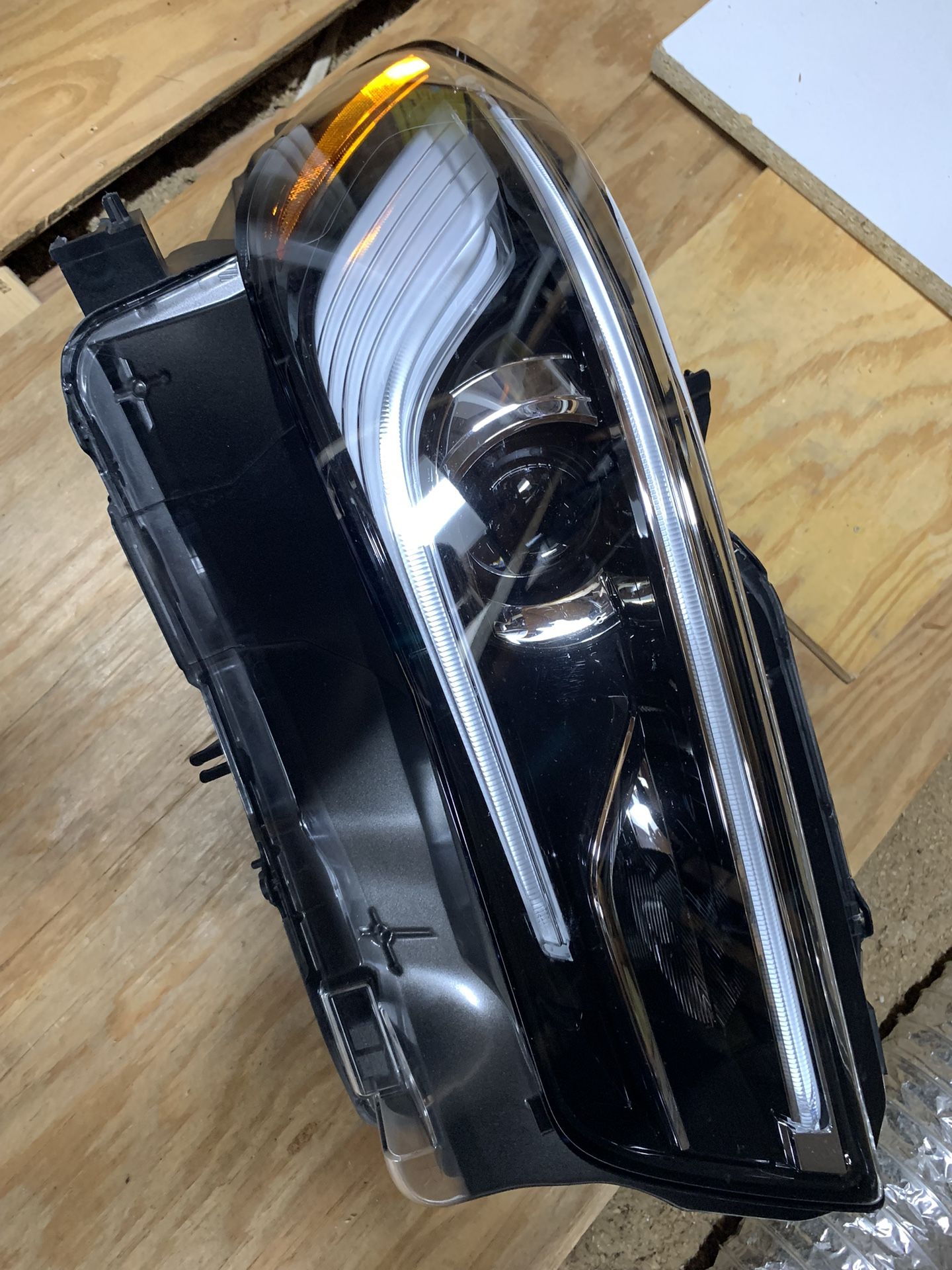 INFINITI QX80 Headlamp