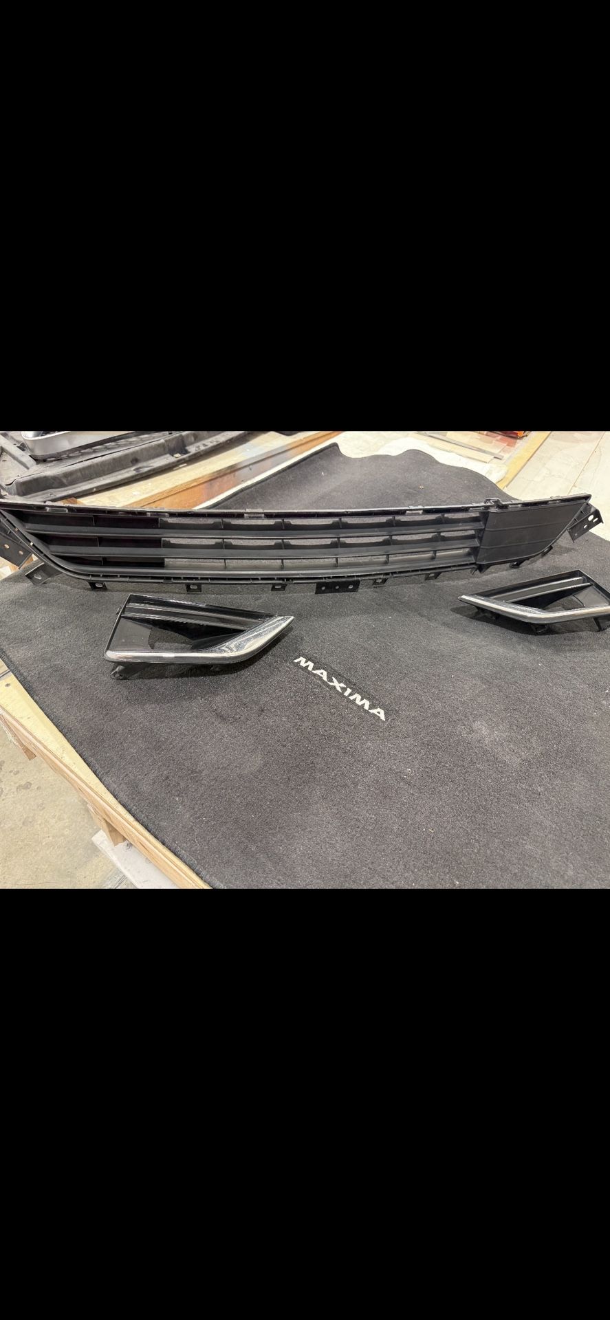 2020 Infiniti Q50 lower bumper Grill and fog lamp covers OEM