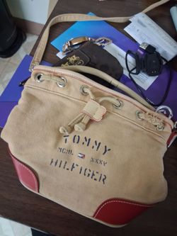 Tommy Hilfiger Bucket Bag