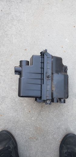 2014 -2018 Mitsubishi mirage air cleaner box