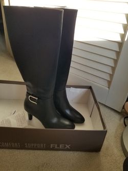 Brand New Black Boots size 6