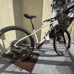 2024 Trek Marlin 7 Gen 3 Mountain Bike