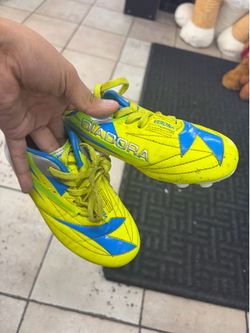 Diadora Verona 2 Youth Soccer Cleats - Size 12 Kids (Neon Yellow/Blue)