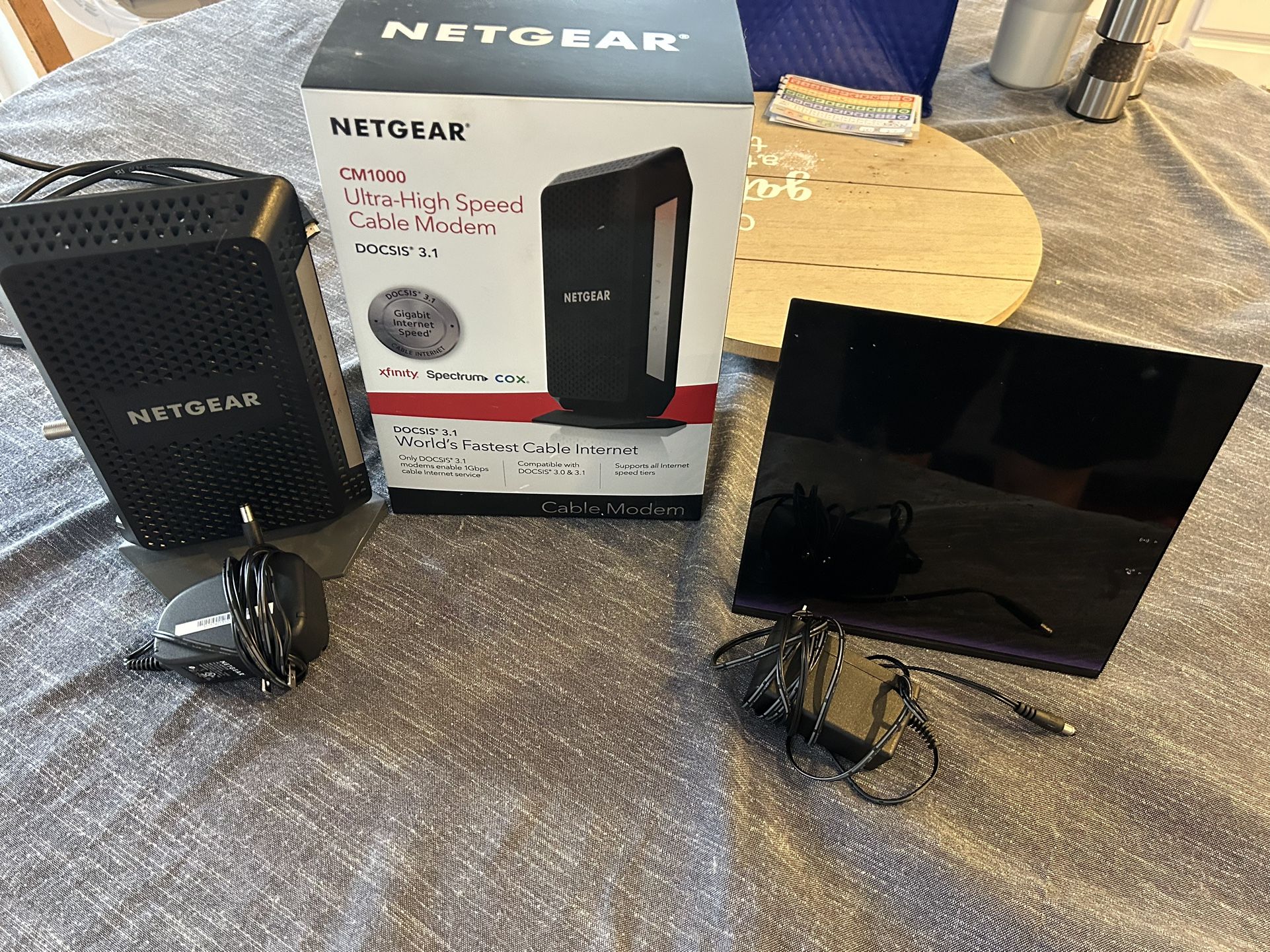 Netgear Docsis 3.1 Cable Modem & Netgear R6250 Smart WiFi Router