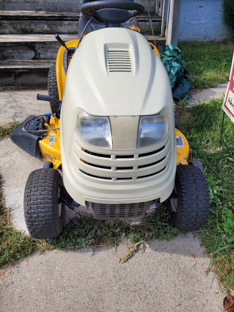 Cub Cadet Riding Lawnmower Garden Tractor