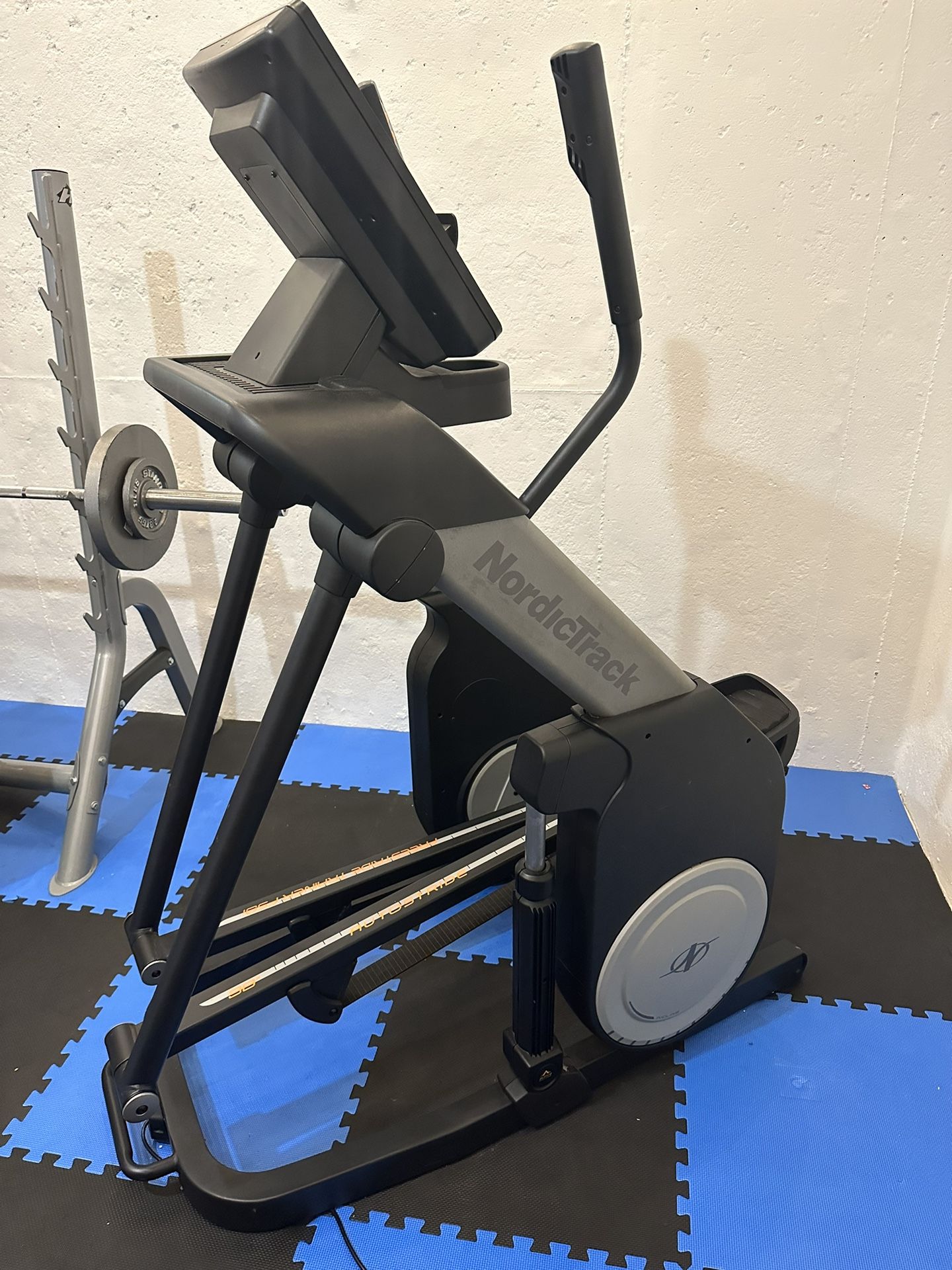 NordicTrack FS9i FreeStride Elliptical