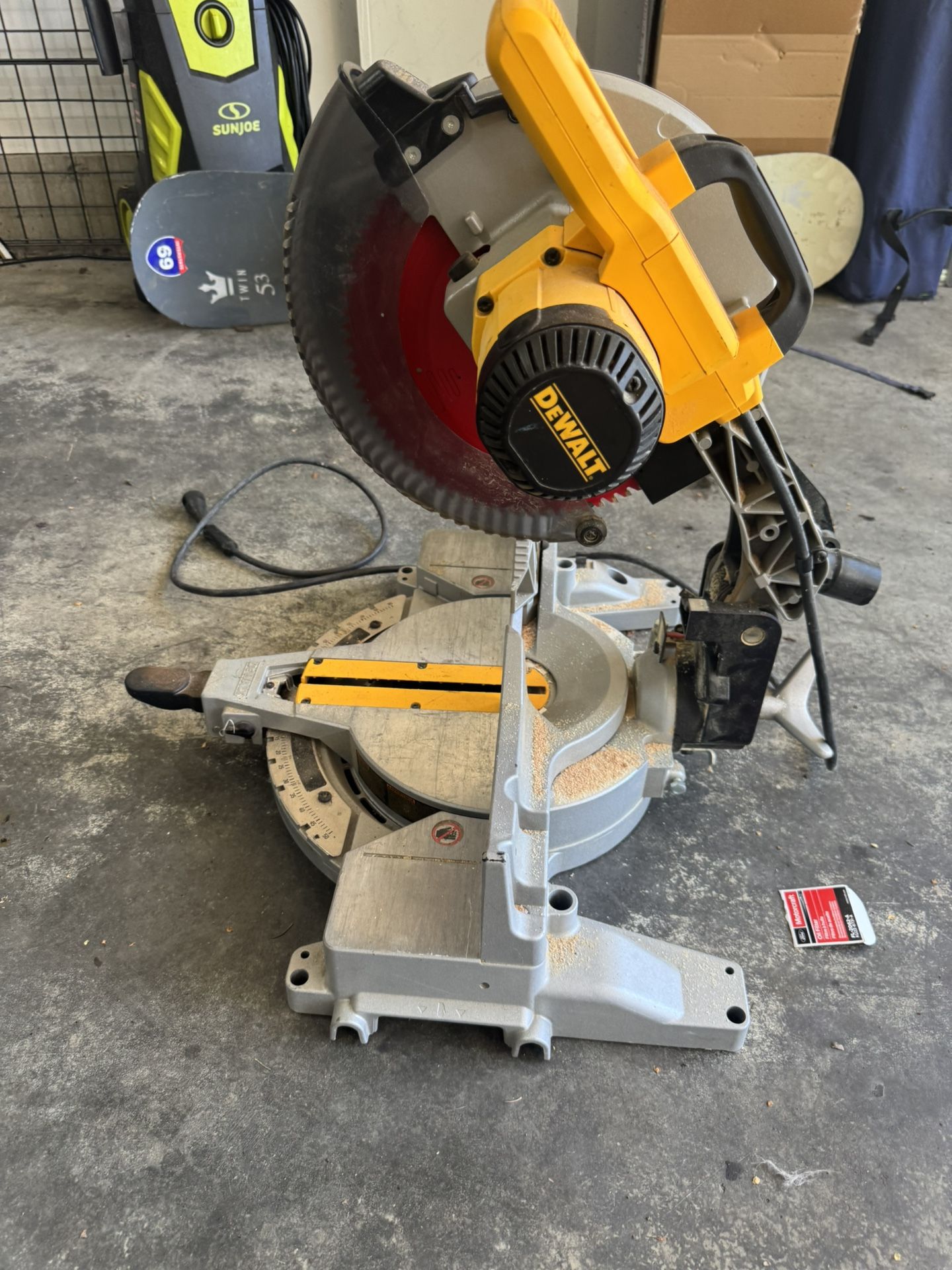 Dewalt Dw715 12” Compound Miter Saw