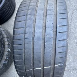 I Have 1 Tire 325-35-22 Michelin Pilot Sport 4S 80% Tread Life For $125 Mounted And Balanced 