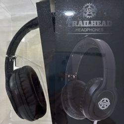 BRAND NEW TRAILHEAD WIRED HEADPHONES 