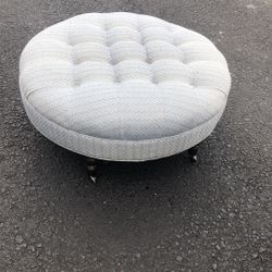 36x36x18”h Rolling good condition ottoman