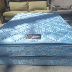 Nice Comfortable Queen-size Double Pillow Top Mattress and Box spring (no metal bed frame)