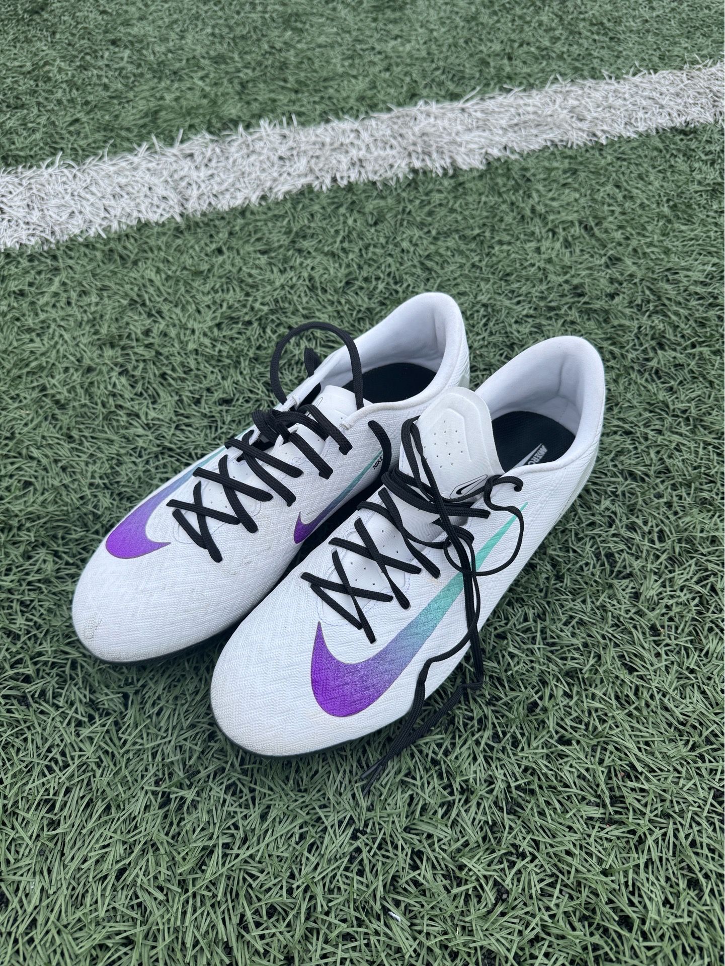 Nike Mercurial Vapor 16 Academy AG Low-Top Soccer Cleats Size 8.5