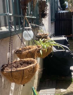 Chain planters