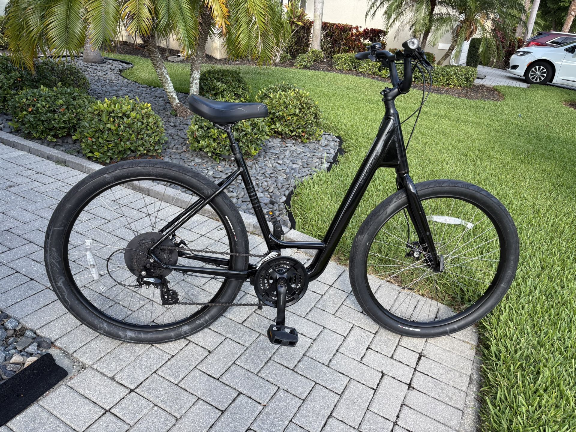 Specialized Roll Hybrid Bike (Low Stepthrough)