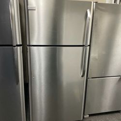 Frigidaire refrigerator in perfect working order. I can deliver it to your home. Warranty included. Freezes and cools perfectlyes and cools perfectly.