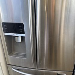 Nice, clean, beautiful Samsung refrigerator will deliver and install