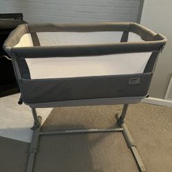 Baby Bed& Changing Table On The Go