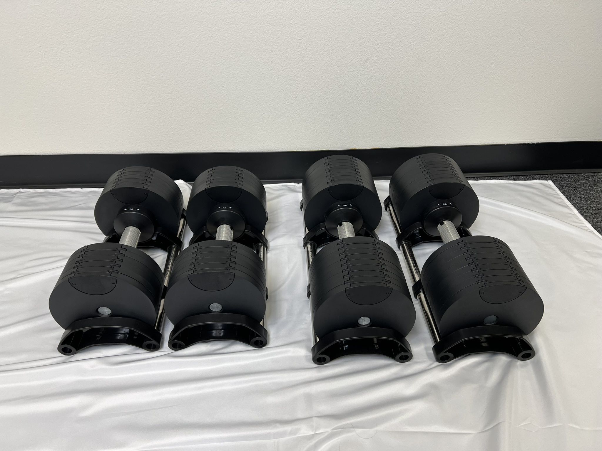 LYNX FITNESS ( BRAND NEW IN BOX ) Pair Of 80lb Adjustable Dumbbells