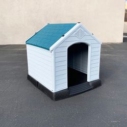 (New in box) $70 Plastic Dog House Medium size Pet Indoor Outdoor All Weather Shelter Cage Kennel 30x30x32”