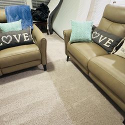 Oswald Leather Loveseat 