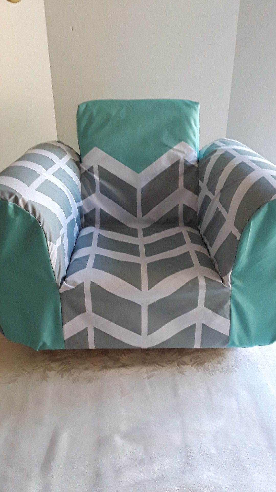 New Super Snuggly Kid's Rocher Arm Chair