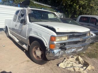 1997 Chevrolet Silverado 5.7L 2wd For Parts