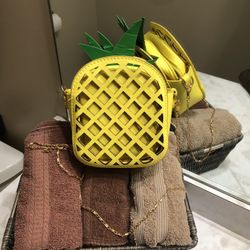 Clever & Cute Pineapple Handbag!