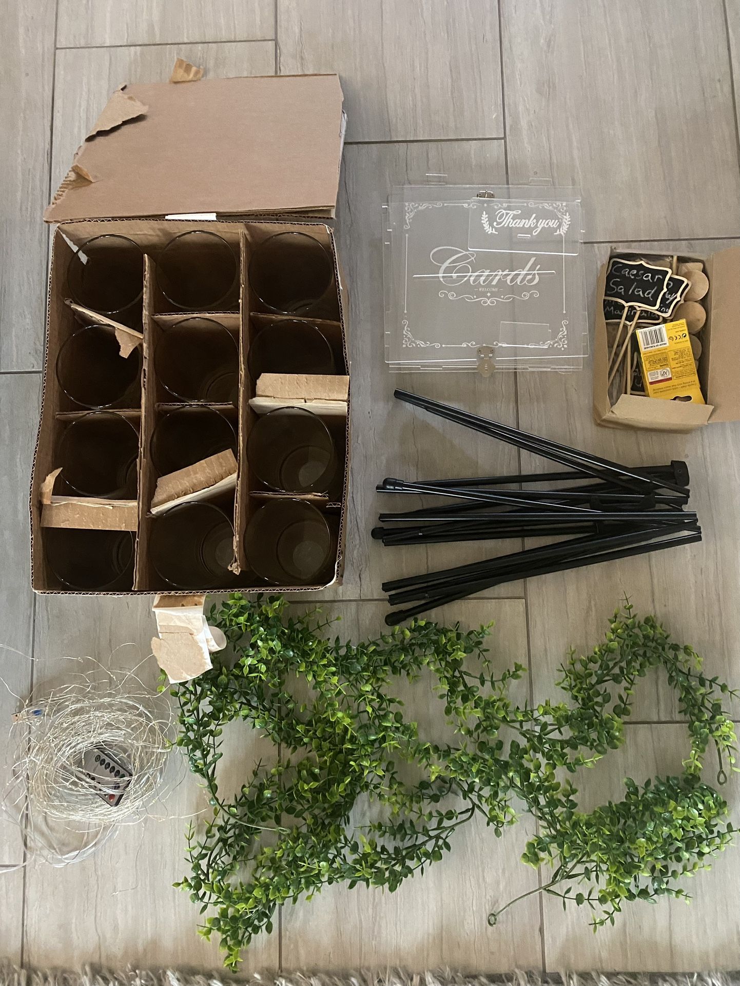 Wedding Decorations – Chargers, Tablecloths, Wreaths & More